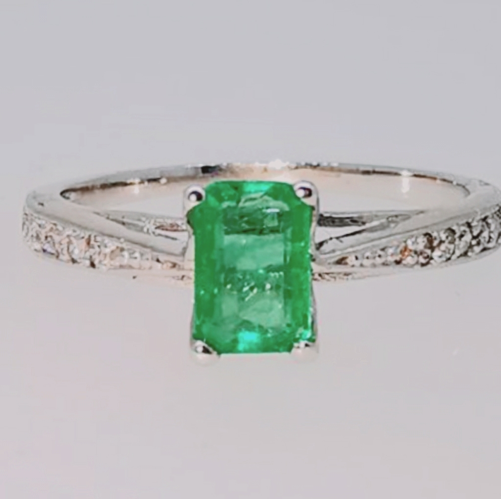 18kt Gold -Ring .58ct Emerald -Diamonds PRICE FIRM